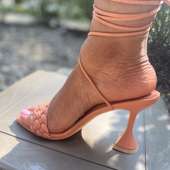 Peach color true to size brand new - Picture 2 of 3